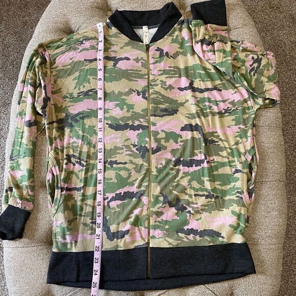 ‎Soft Lightweight Camo Bomber Jacket - Picture 15 of 16